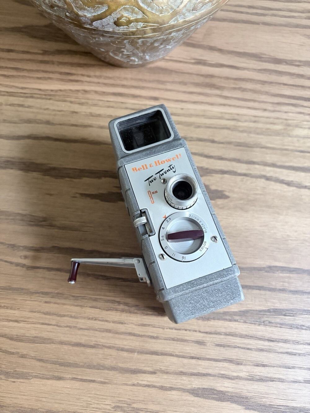 Vintage 1950s Bell & Howell Two Twenty 8MM Movie Camera Vintages Camera